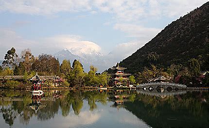   Le Lac du Dragon ! Un lieu mystique à la rencontre de légendes chinoises ! 