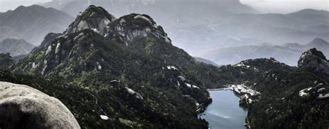 Le Mont Tianzhu, Une Échappée Spirituelle à travers des Pics Dramatiques !