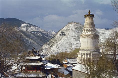  Le Mont Wutai: Un lieu sacré d'une beauté saisissante!