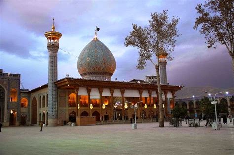 Le Mausolée de Shah Cheragh, un joyau scintillant d'architecture et de foi!