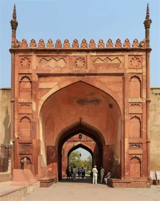 Le Fort d'Agra : Une Odyssée Architecturale à Travers les Siècles !