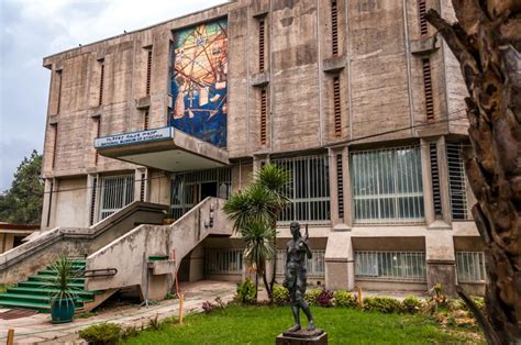  Le Musée National d'Addis-Abeba: Voyage à travers l'Histoire et la Culture Éthiopienne!