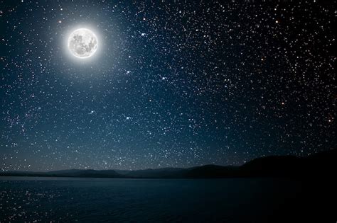  Le Temple de la Lune Brille dans un Ciel Étoilé !